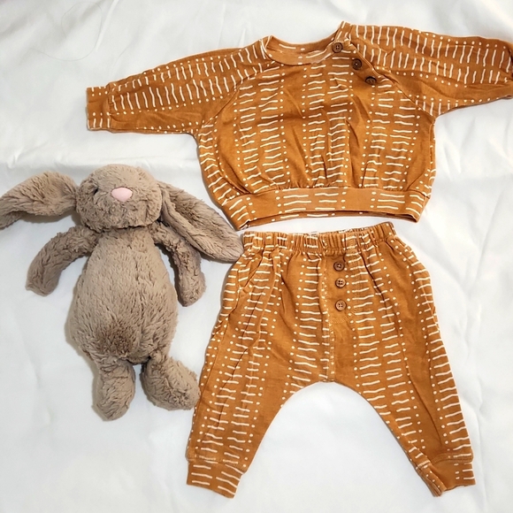 Matching sets - Picture 1 of 2